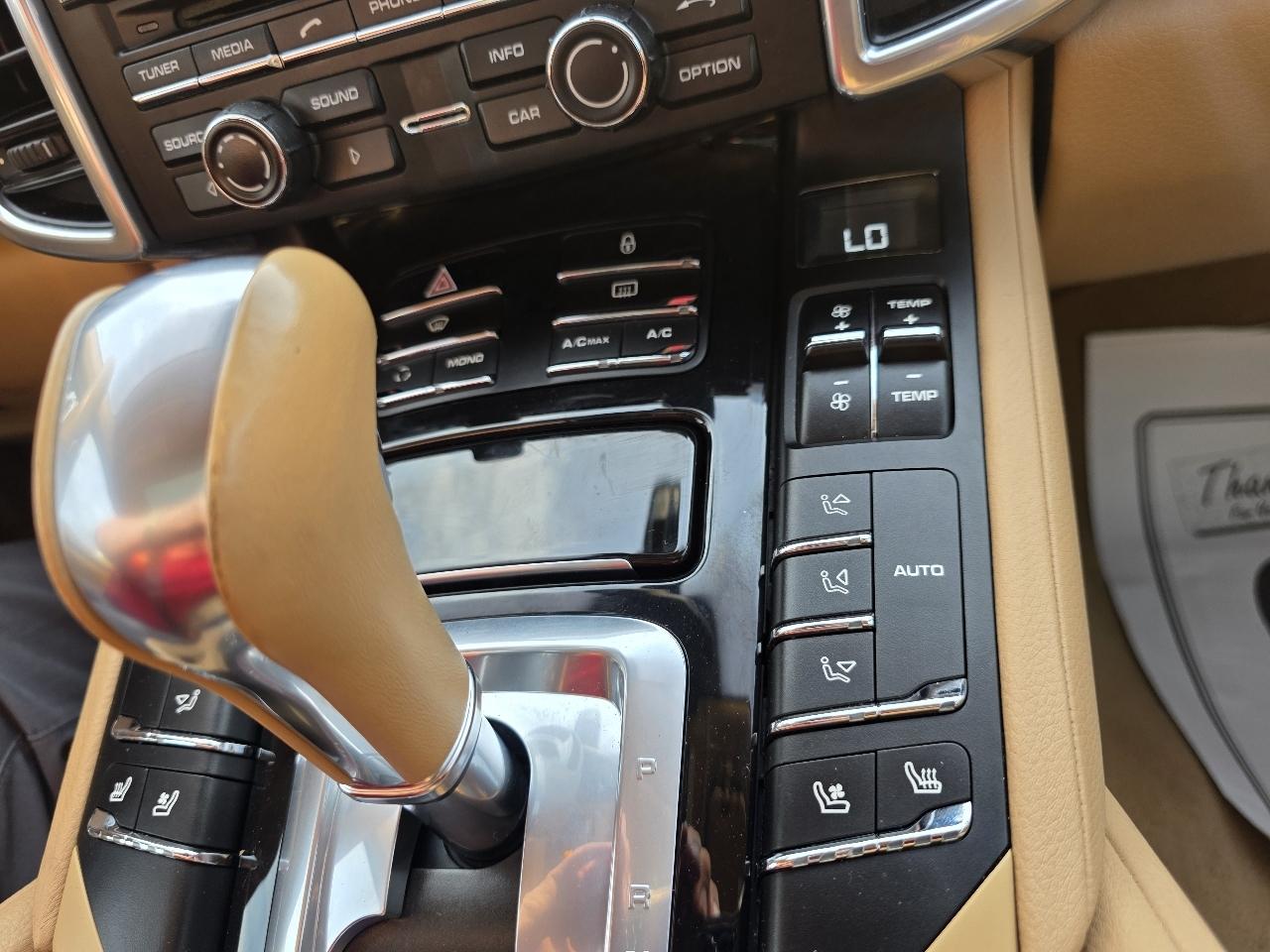 Porsche Cayenne Base 2013