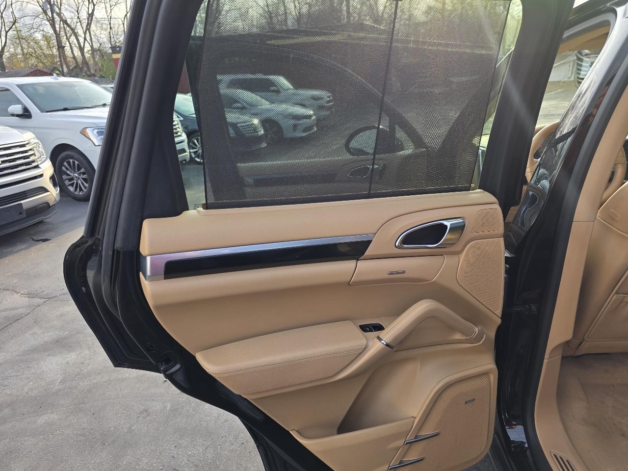 Porsche Cayenne Base 2013