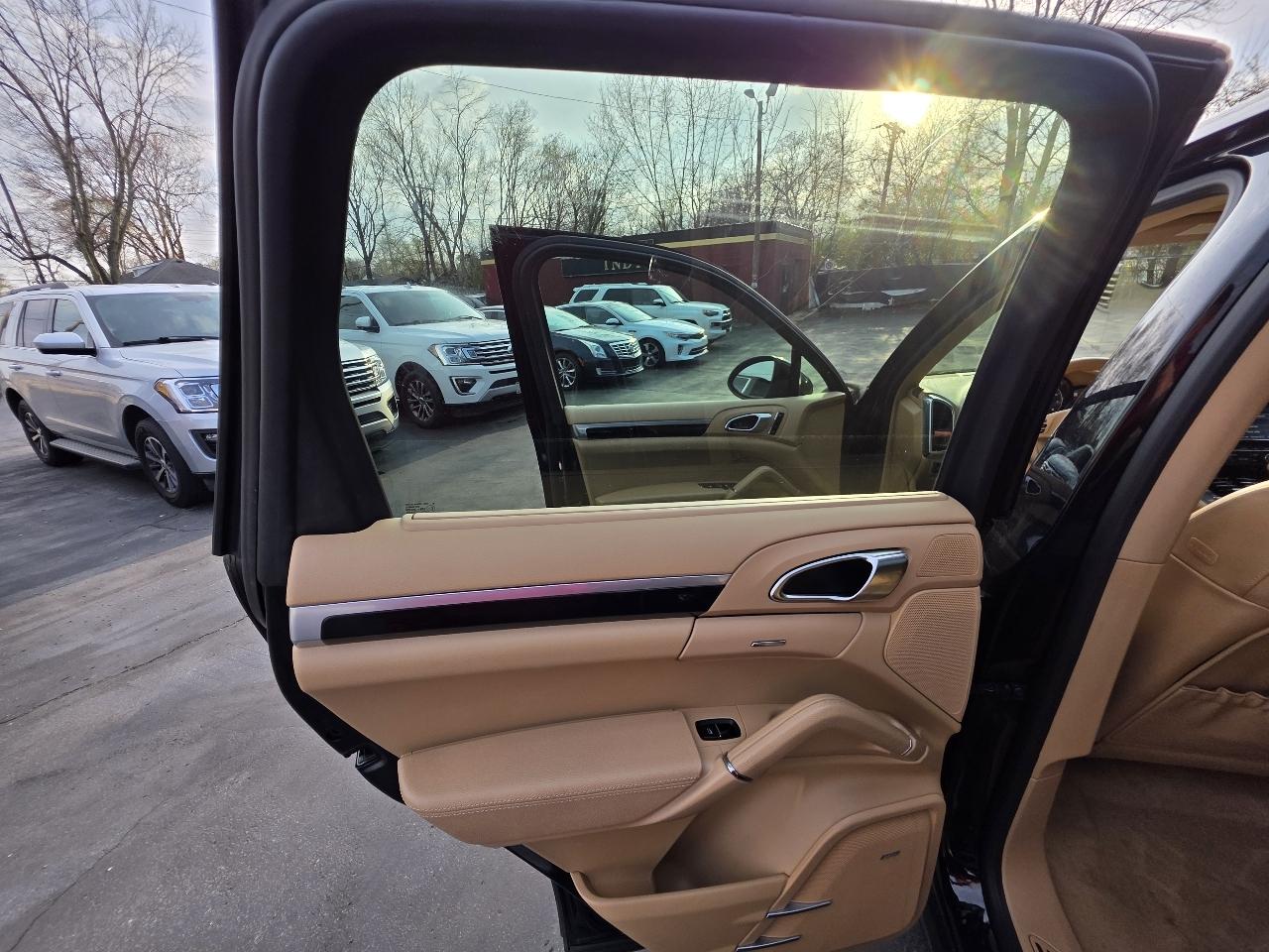 Porsche Cayenne Base 2013