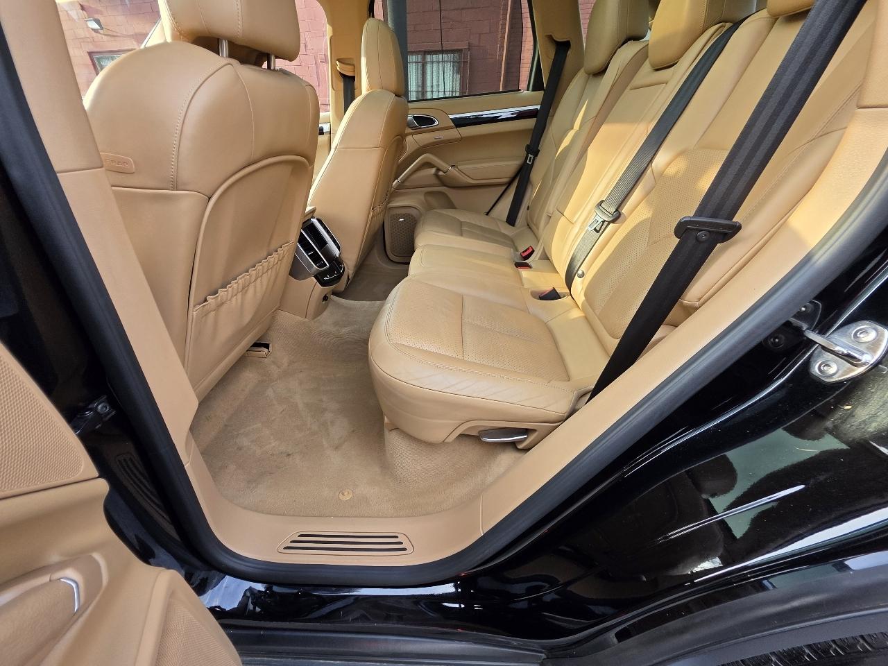 Porsche Cayenne Base 2013