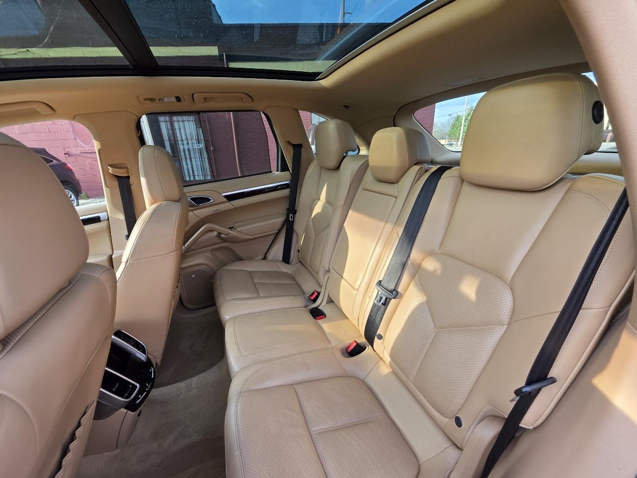 Porsche Cayenne Base 2013