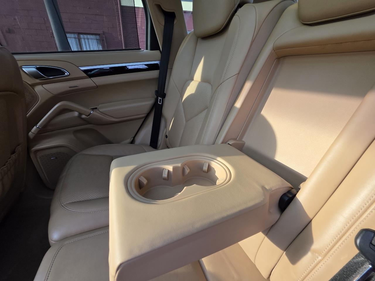 Porsche Cayenne Base 2013