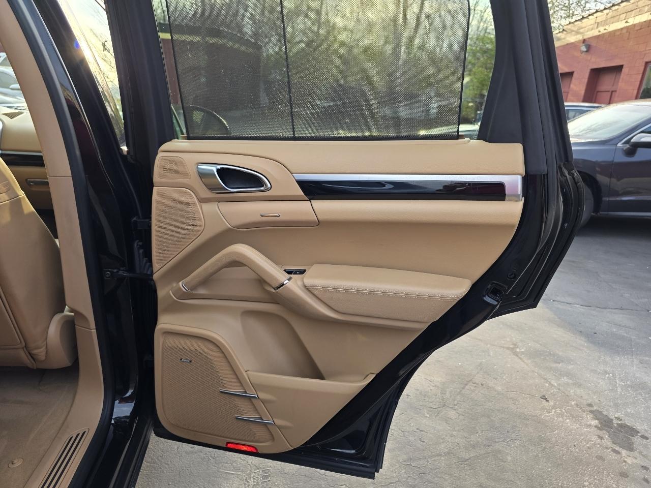 Porsche Cayenne Base 2013