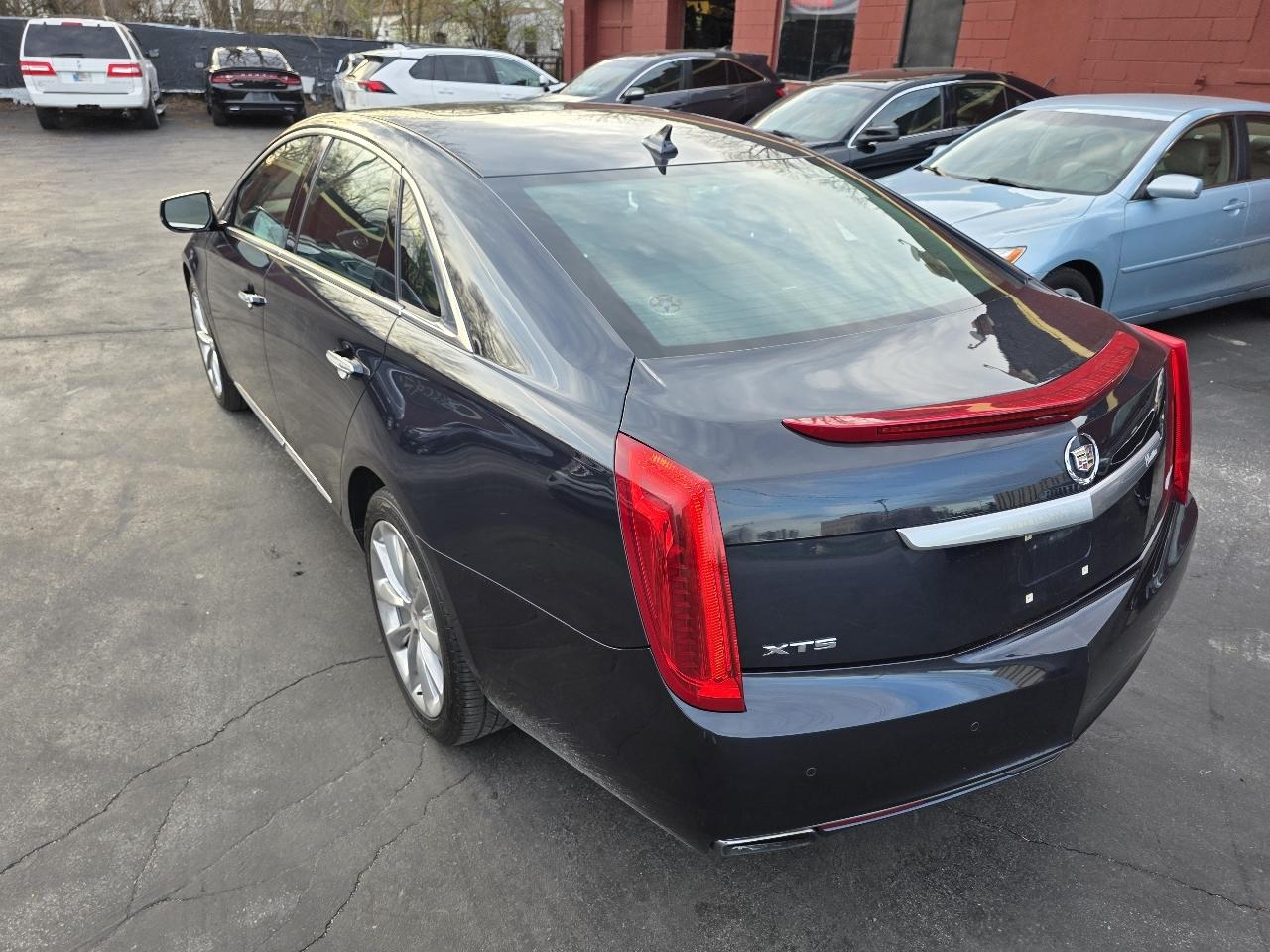 Cadillac XTS Luxury 2013