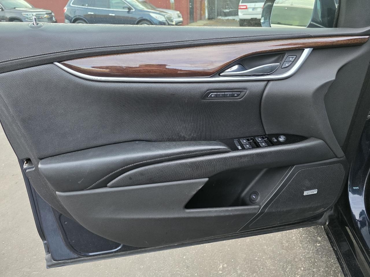 Cadillac XTS Luxury 2013