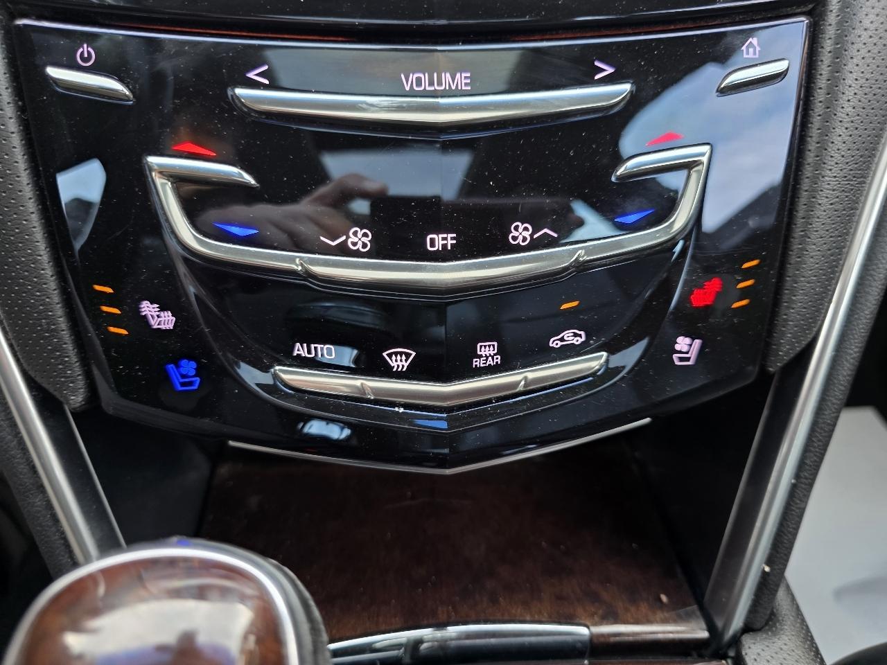 Cadillac XTS Luxury 2013