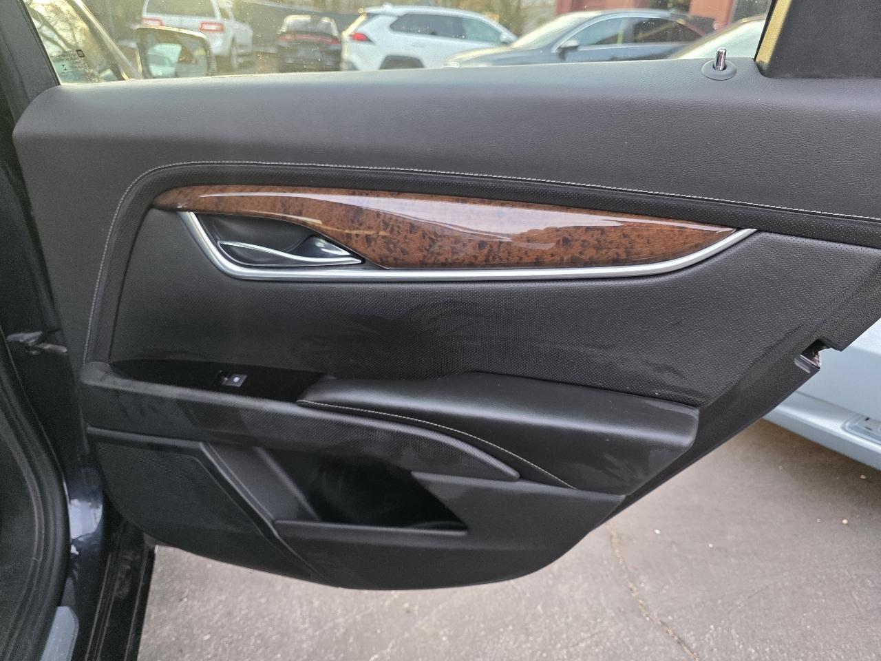 Cadillac XTS Luxury 2013