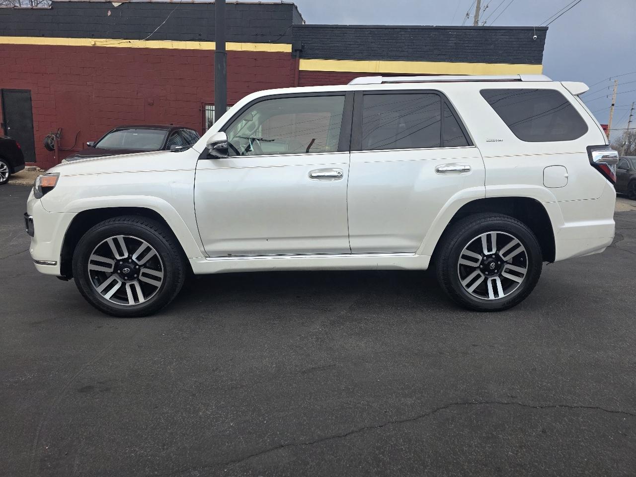 Toyota 4Runner SR5 4WD 2014