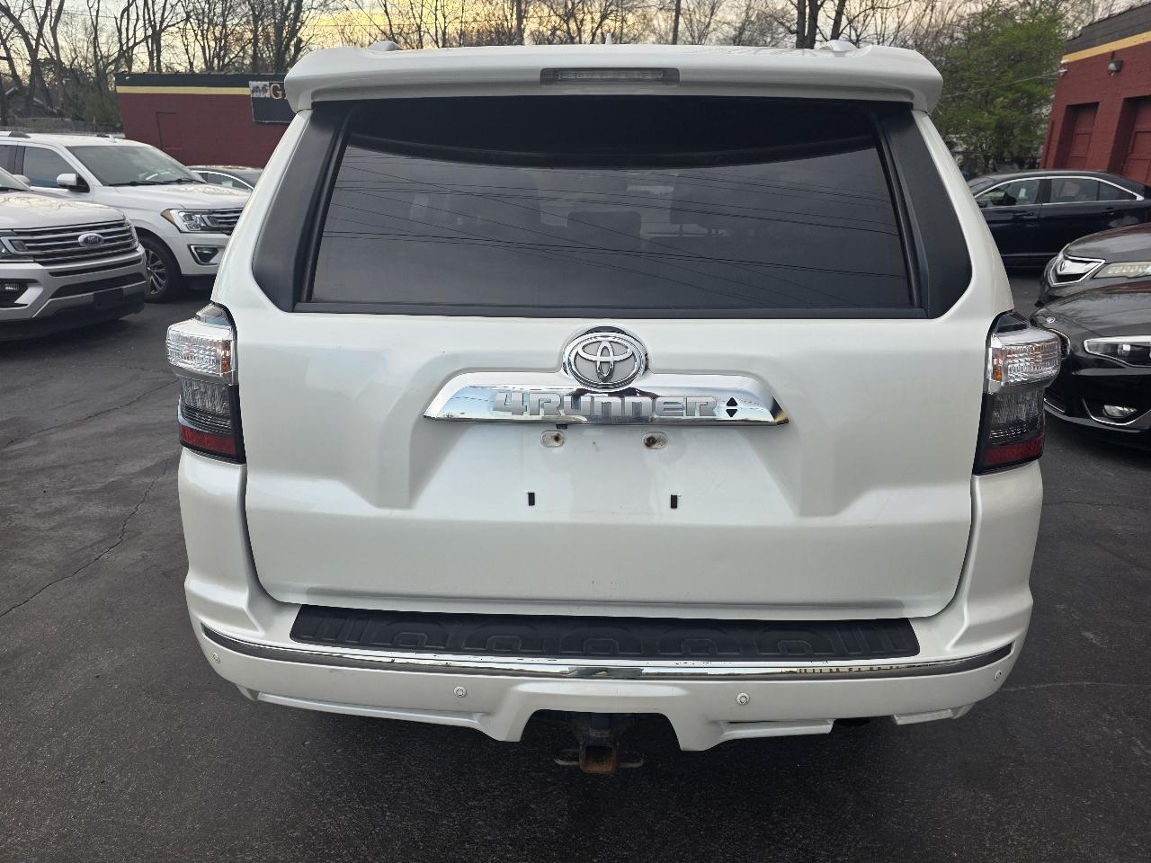 Toyota 4Runner SR5 4WD 2014