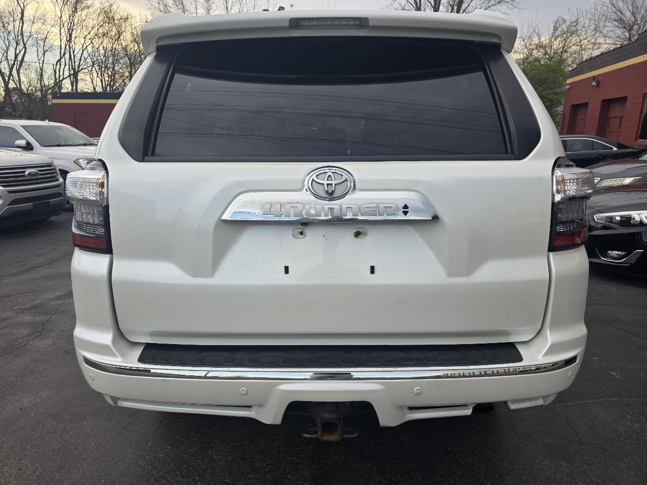 Toyota 4Runner SR5 4WD 2014