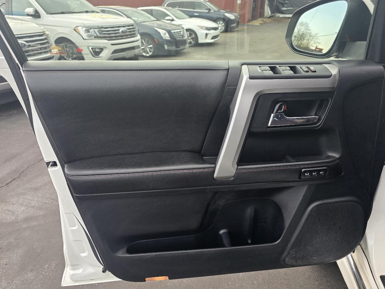 Toyota 4Runner SR5 4WD 2014