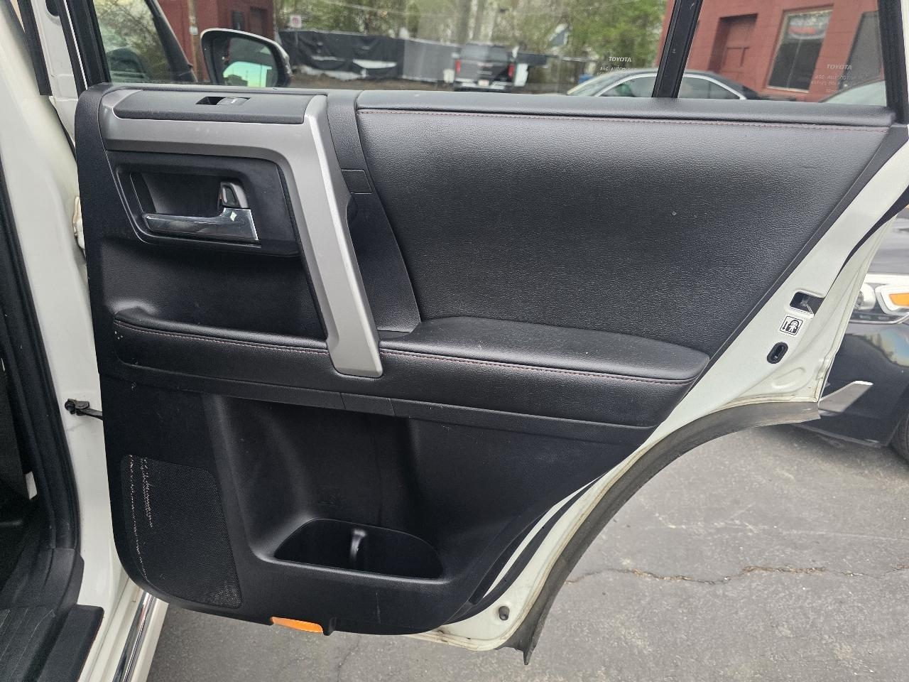 Toyota 4Runner SR5 4WD 2014