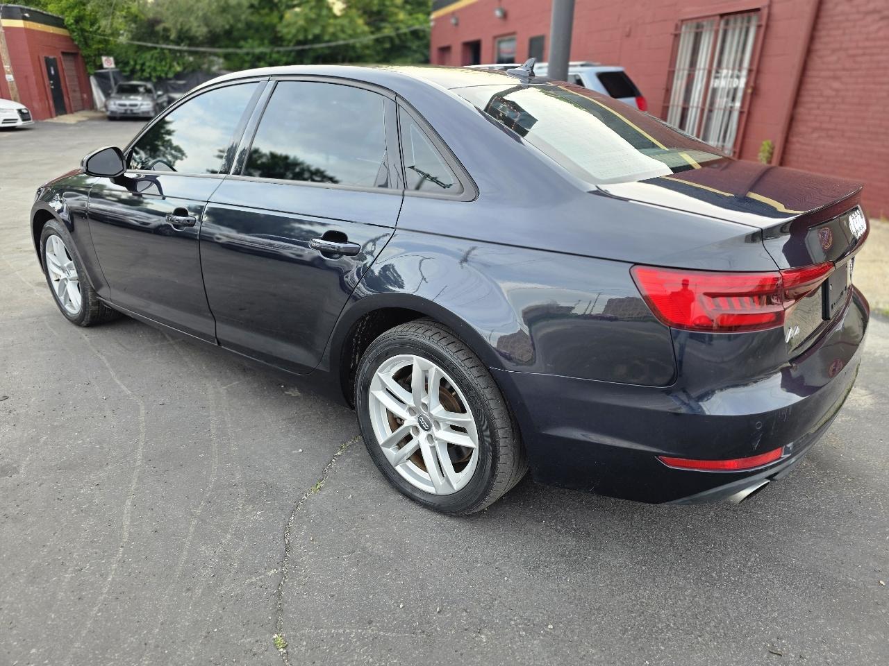 Audi A4 2.0T Premium quattro Sedan 2017