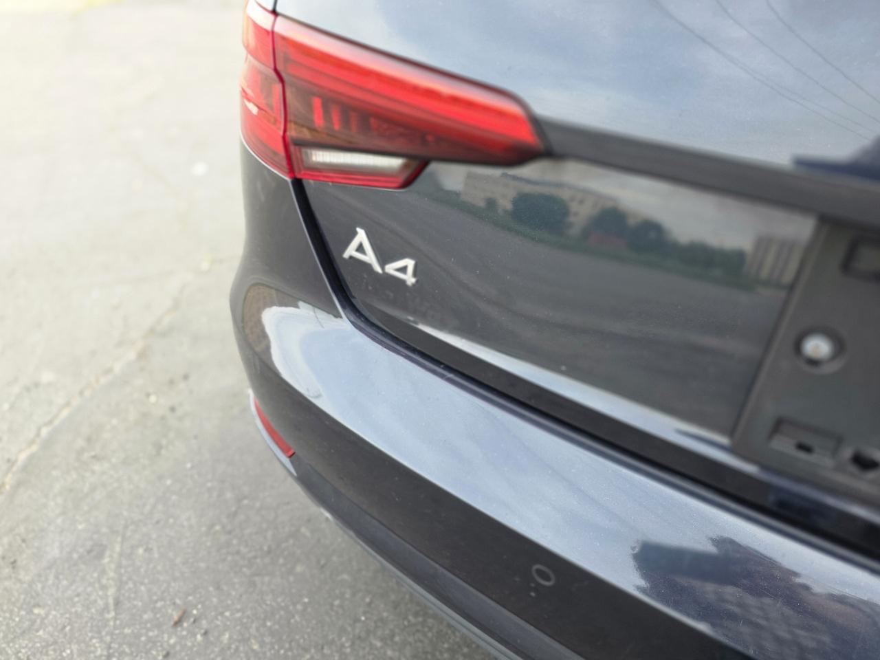 Audi A4 2.0T Premium quattro Sedan 2017
