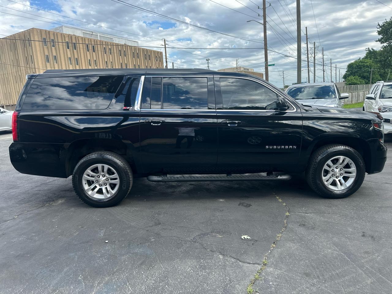 Chevrolet Suburban LT 4WD 2018