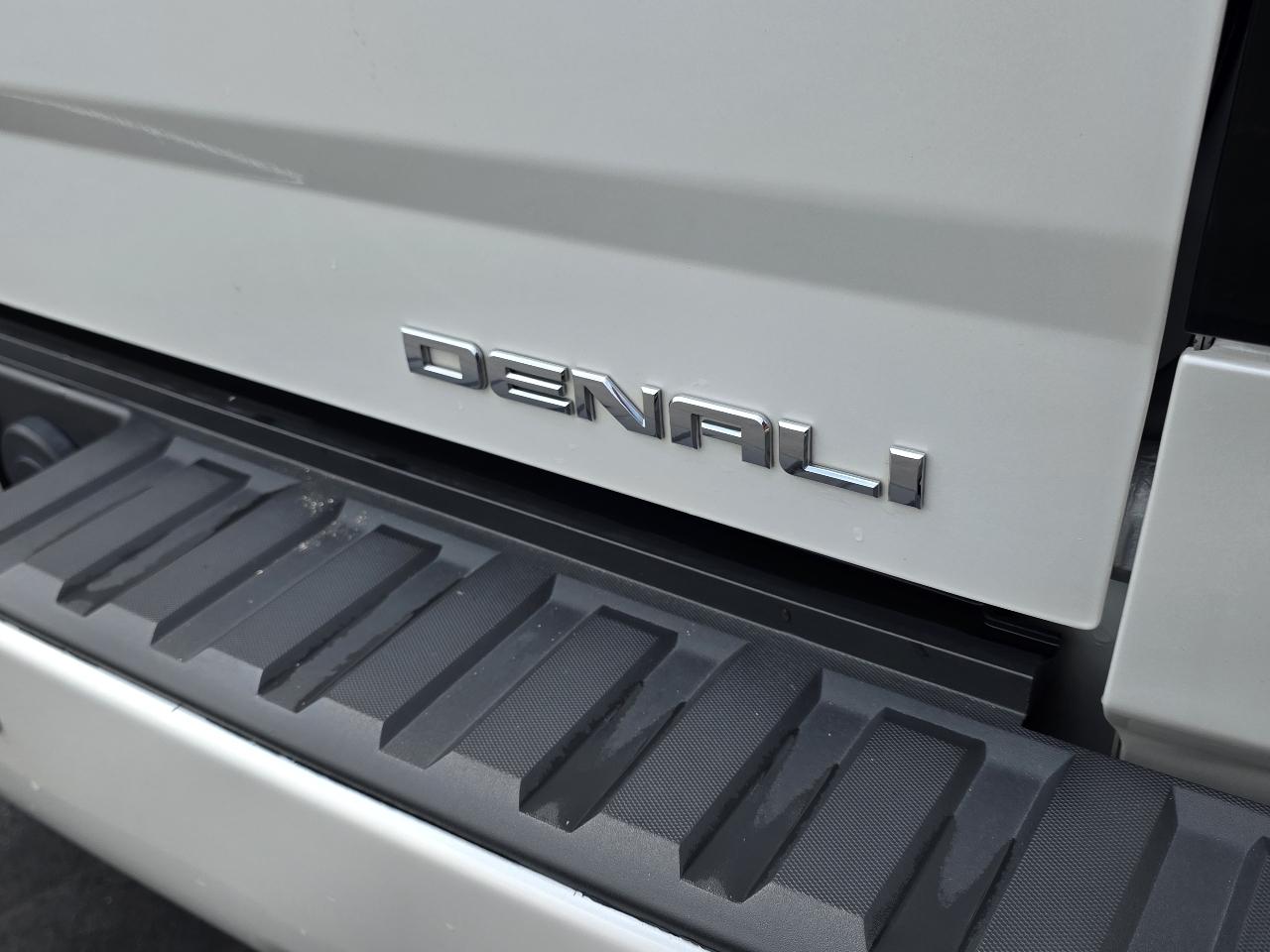 GMC Sierra 1500 Denali Crew Cab Long Box 4WD 2018