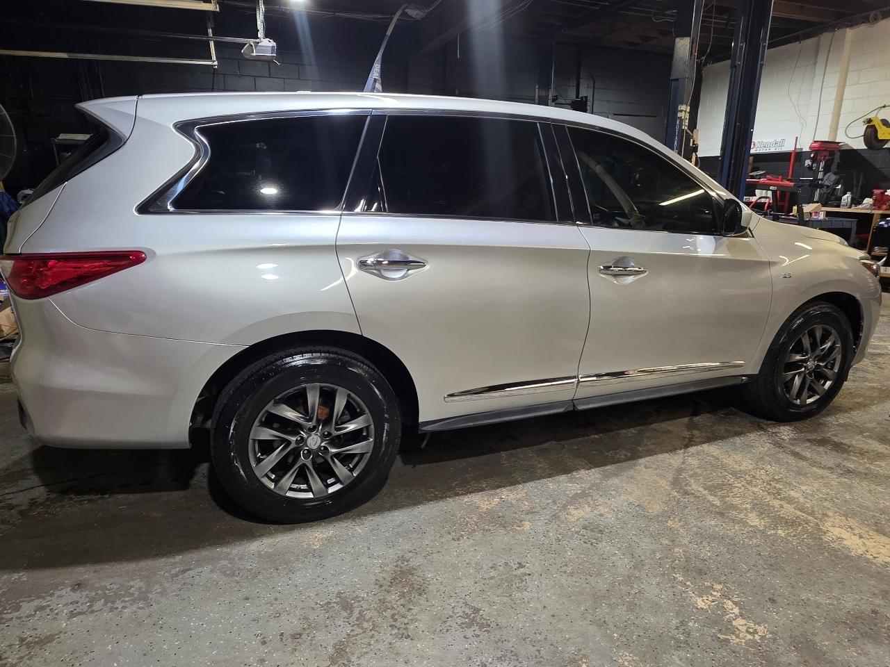 Infiniti QX60 Base FWD 2015