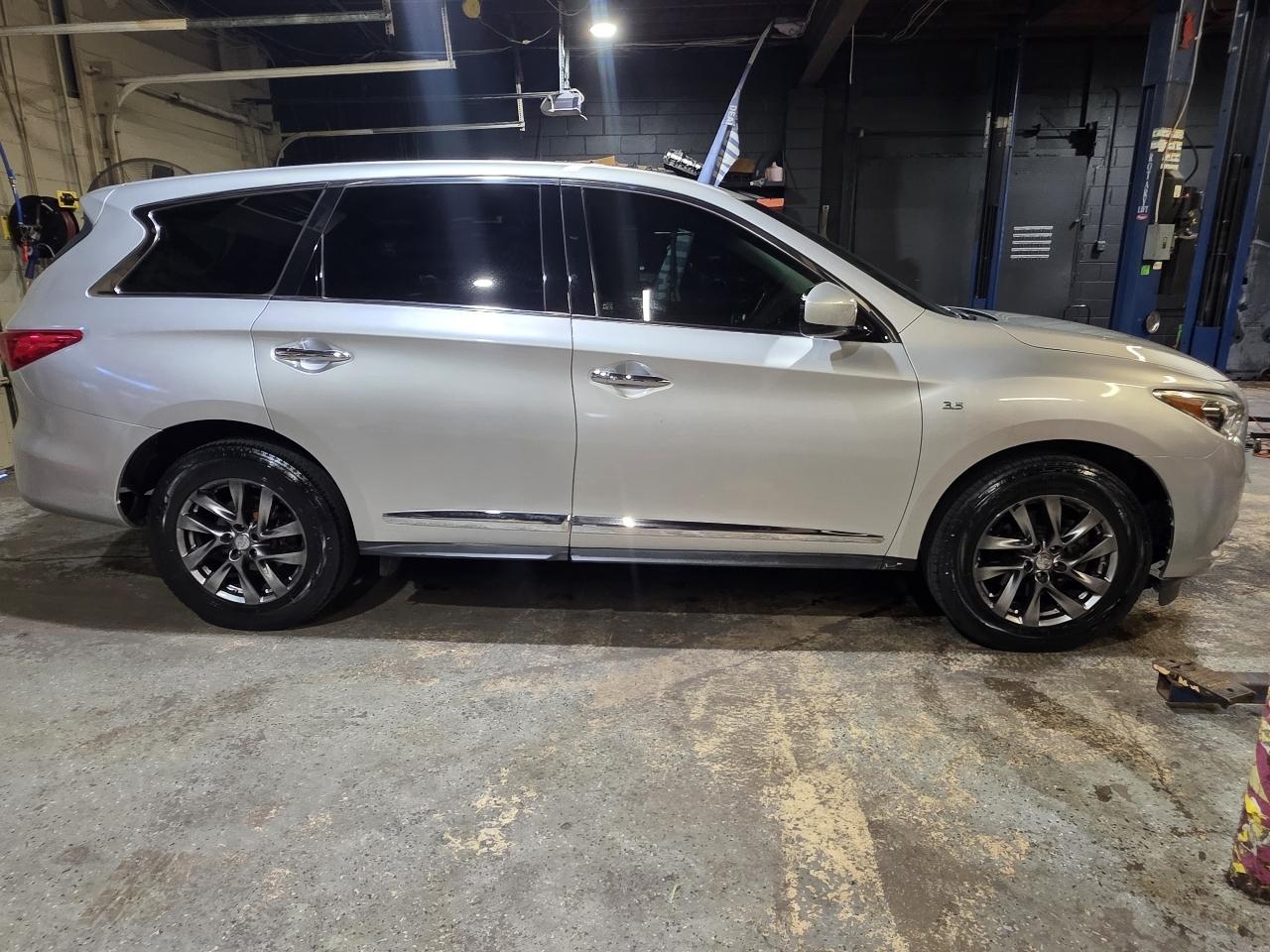 Infiniti QX60 Base FWD 2015