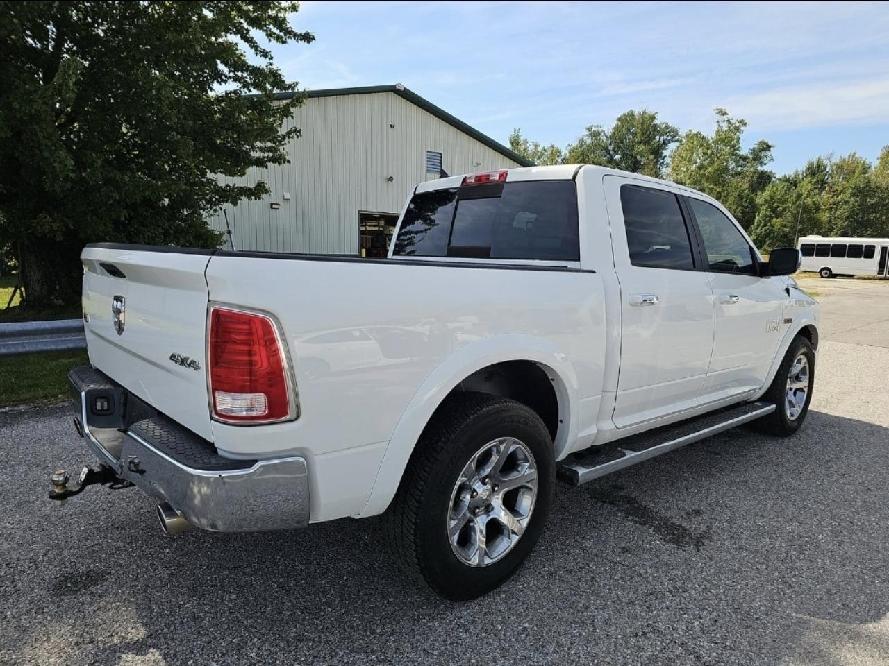 RAM 1500 Laramie Crew Cab SWB 4WD 2014