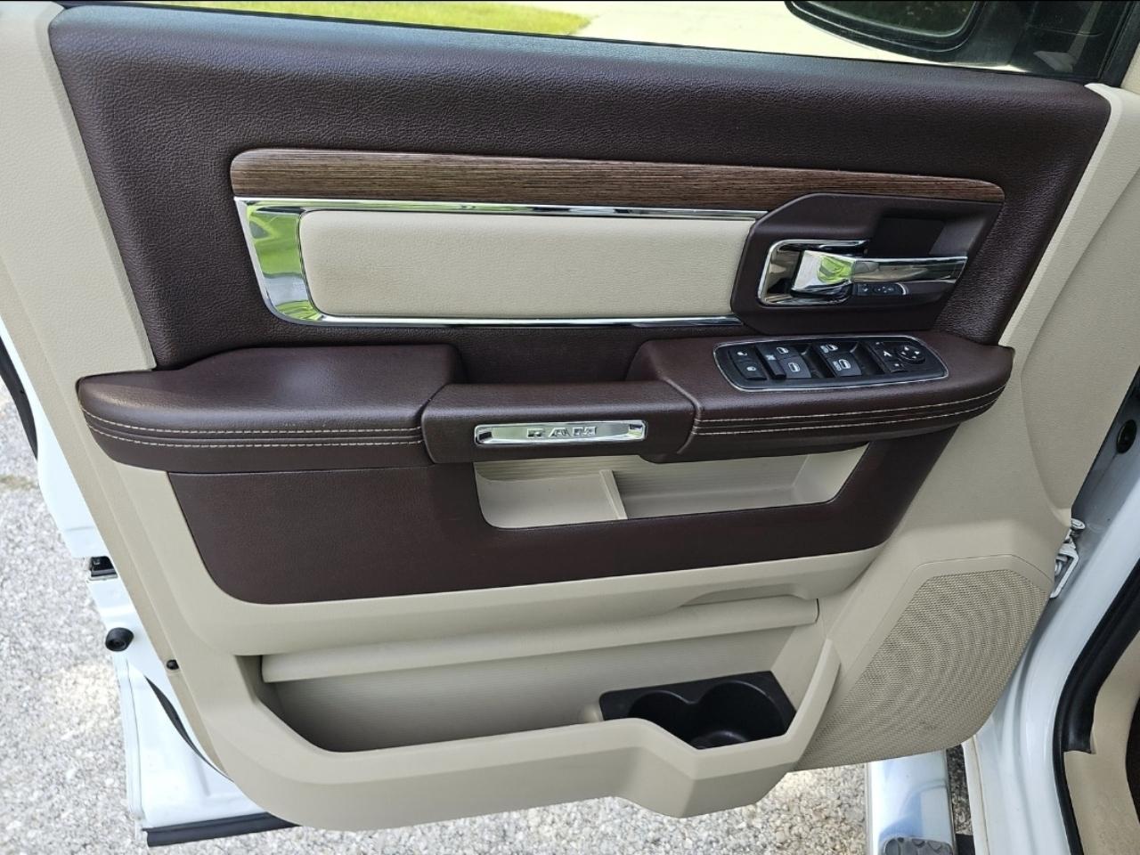 RAM 1500 Laramie Crew Cab SWB 4WD 2014
