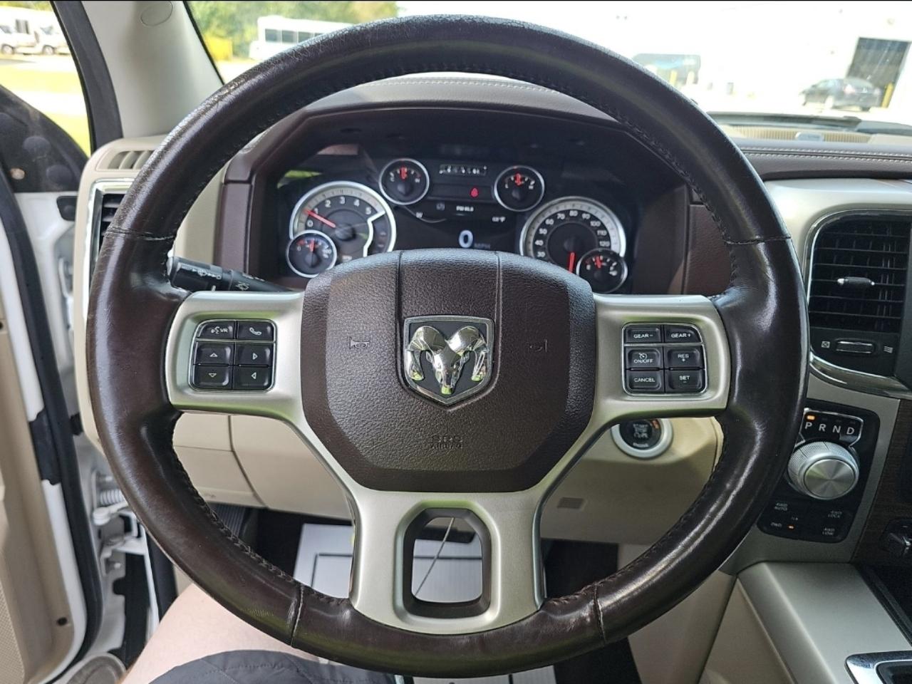 RAM 1500 Laramie Crew Cab SWB 4WD 2014