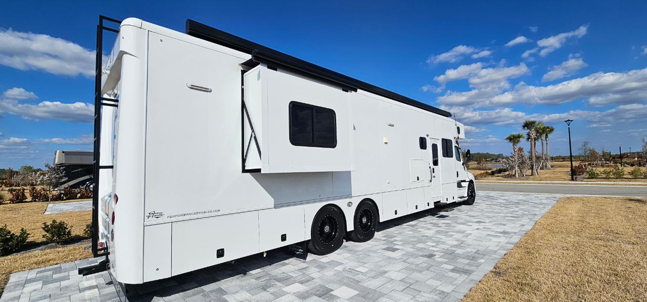 Show Hauler Moterhome  2023