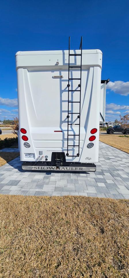 Show Hauler Moterhome  2023