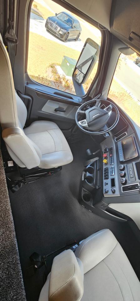 Show Hauler Moterhome  2023