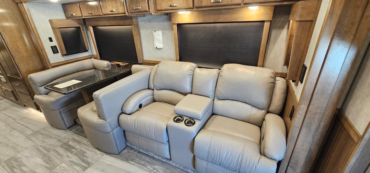 Show Hauler Moterhome  2023