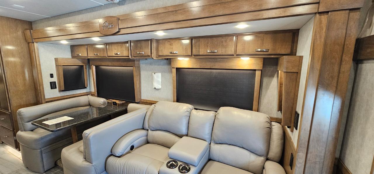 Show Hauler Moterhome  2023