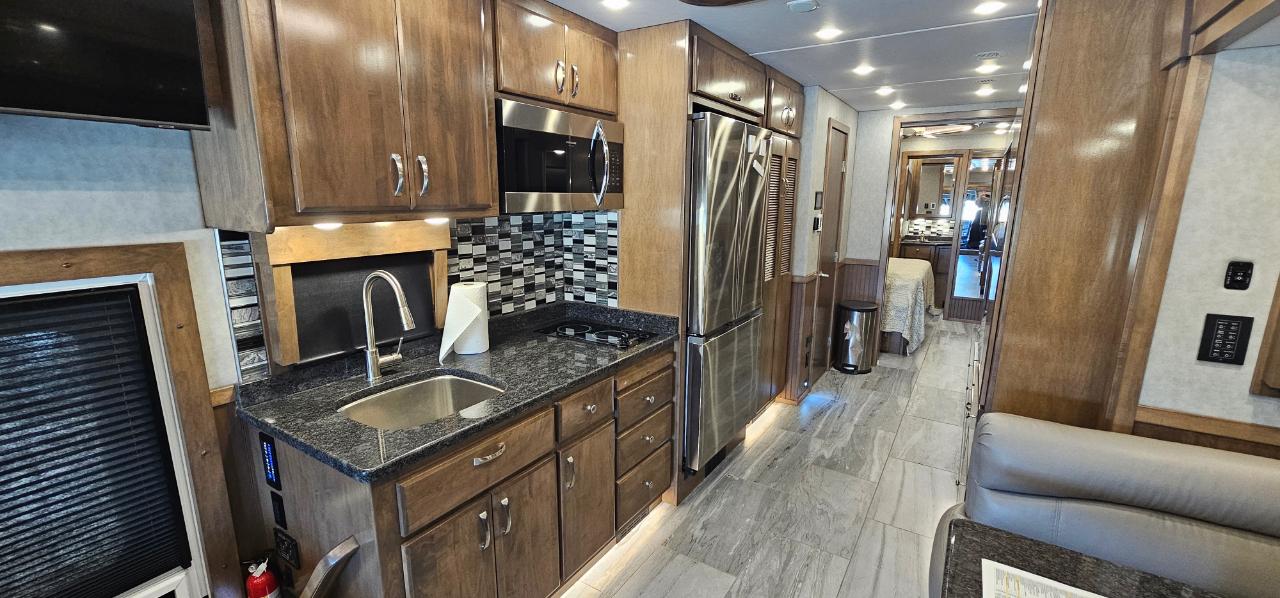 Show Hauler Moterhome  2023