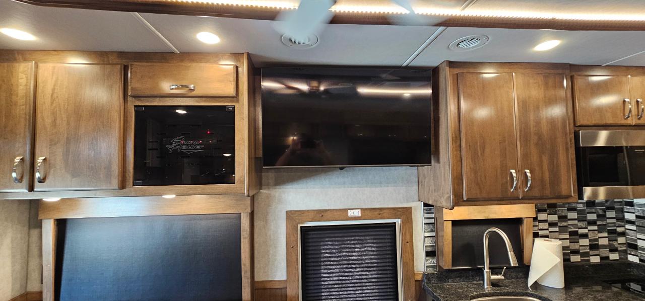 Show Hauler Moterhome  2023