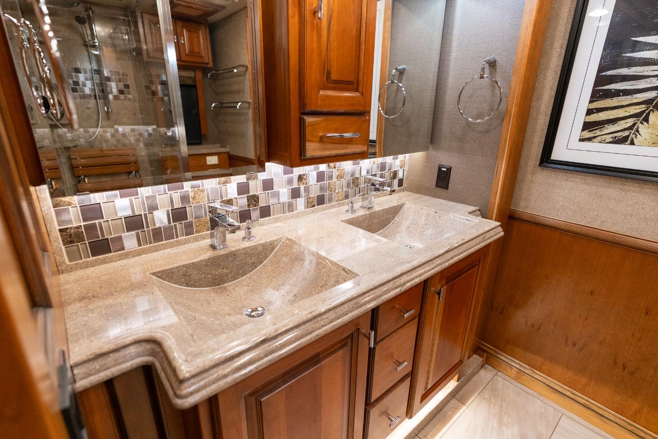 Tiffin Motorhomes Allegro Bus  2018