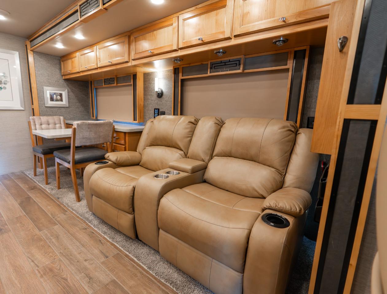 Tiffin Motorhomes Allegro  2021