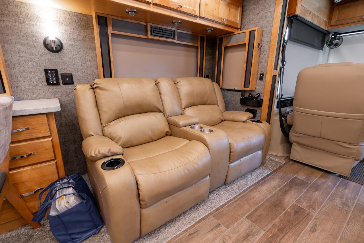 Tiffin Motorhomes Allegro  2021