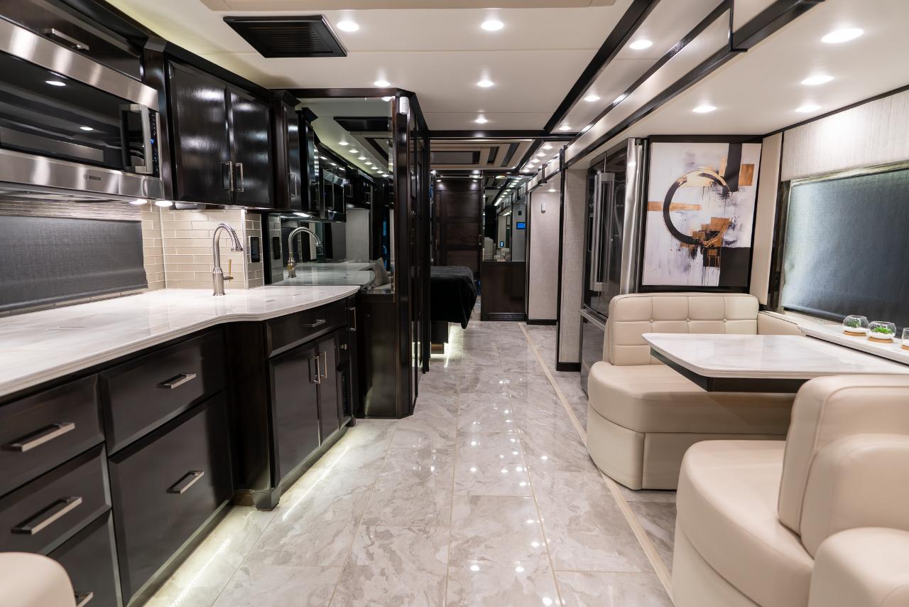 Newmar Essex  2025