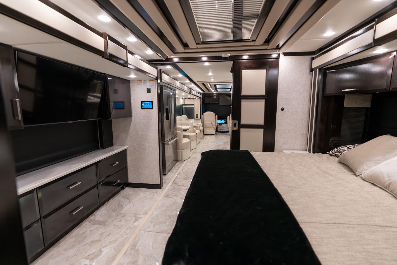 Newmar Essex  2025