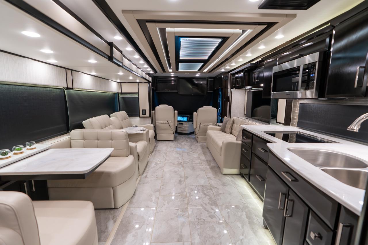 Newmar Essex  2025