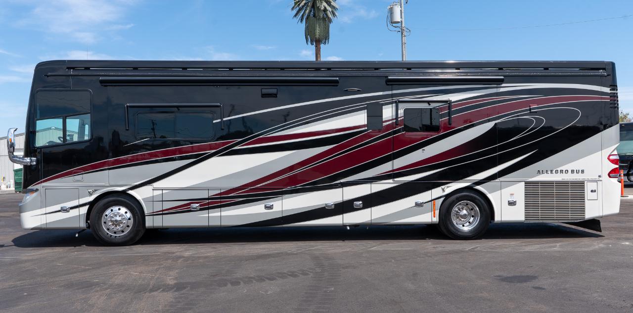 Tiffin Motorhomes Allegro Bus  2017