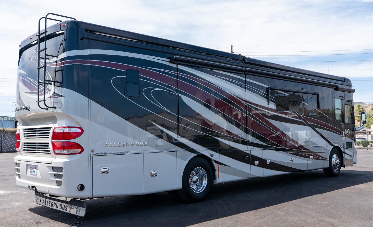 Tiffin Motorhomes Allegro Bus  2017