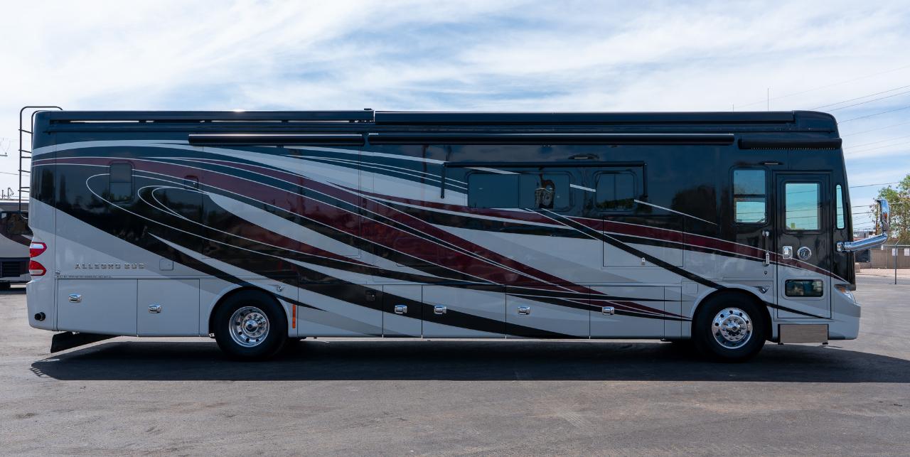 Tiffin Motorhomes Allegro Bus  2017
