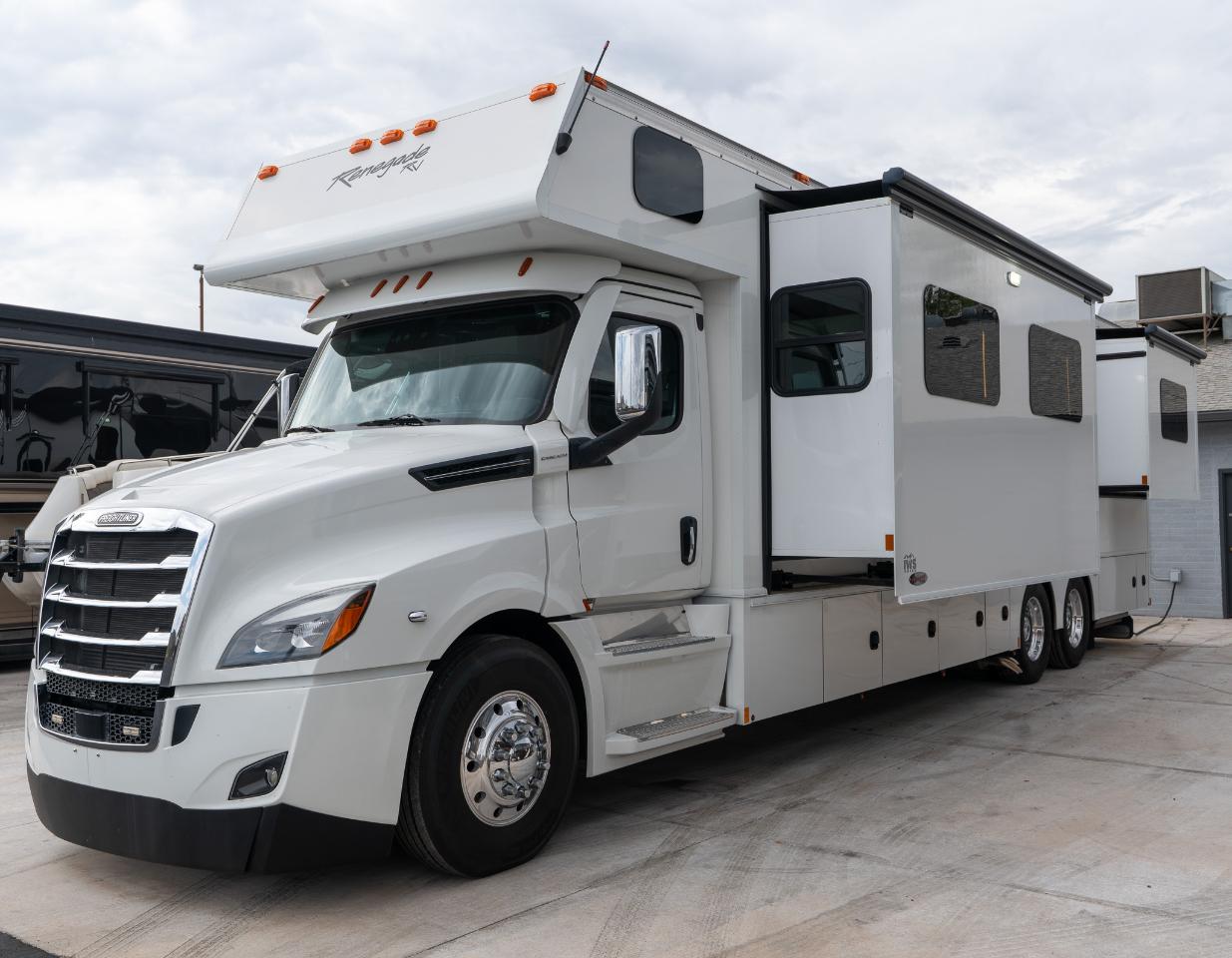 Renegade Motorcoach Motorhome   2022