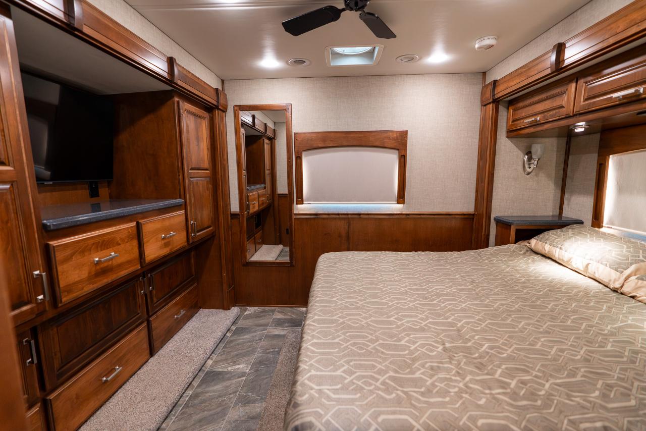 Renegade Motorcoach Motorhome   2022