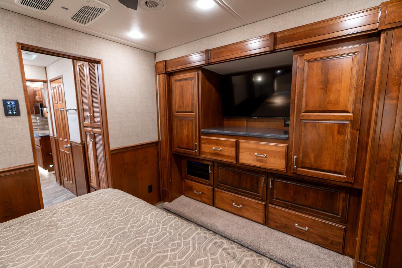 Renegade Motorcoach Motorhome   2022