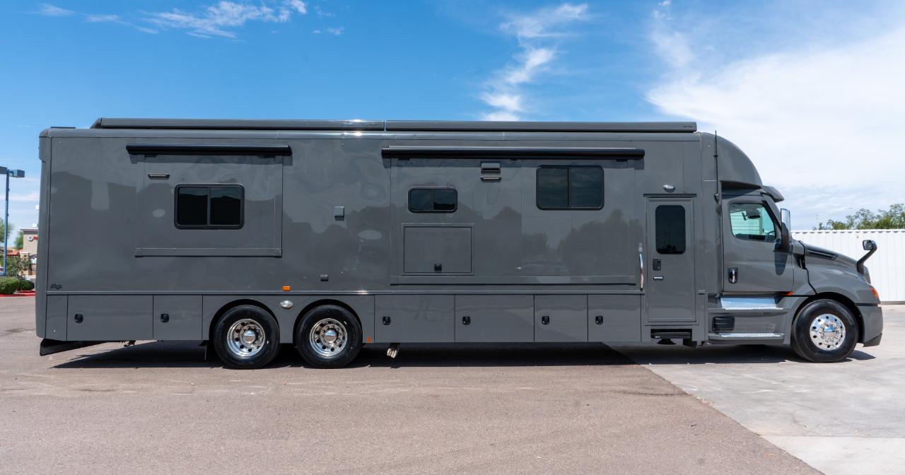Show Hauler Moterhome  2024