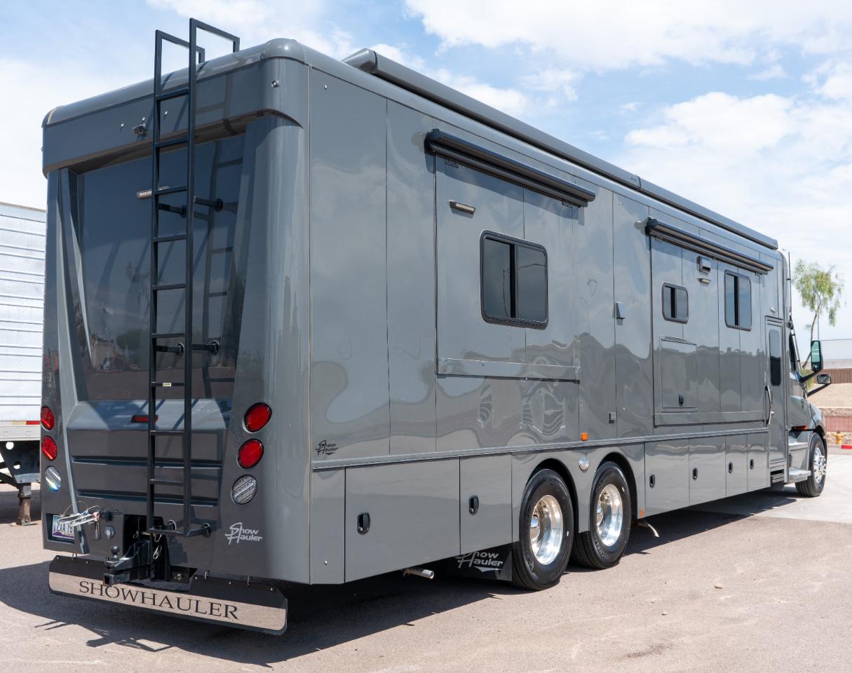 Show Hauler Moterhome  2024