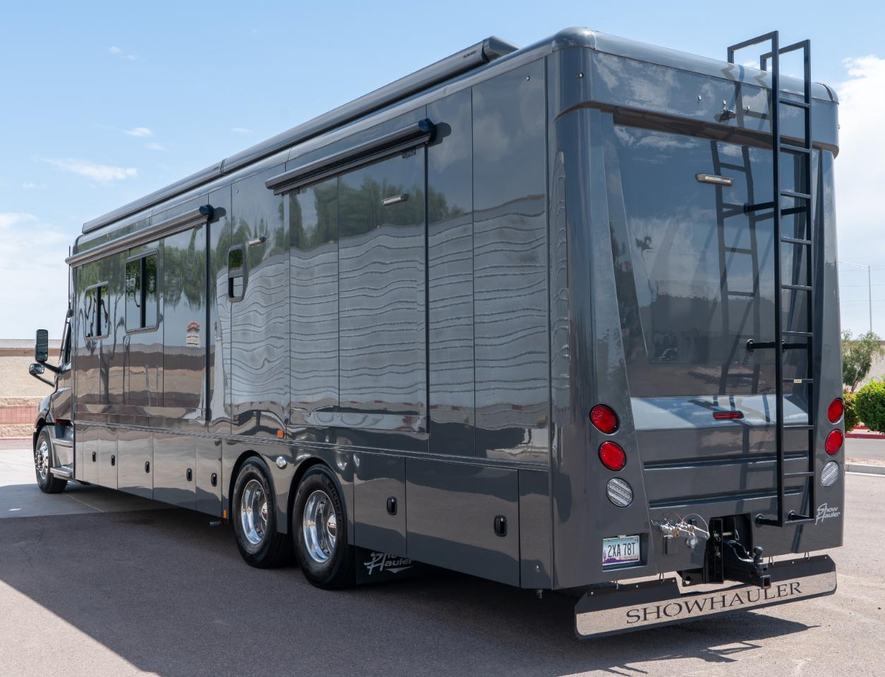 Show Hauler Moterhome  2024