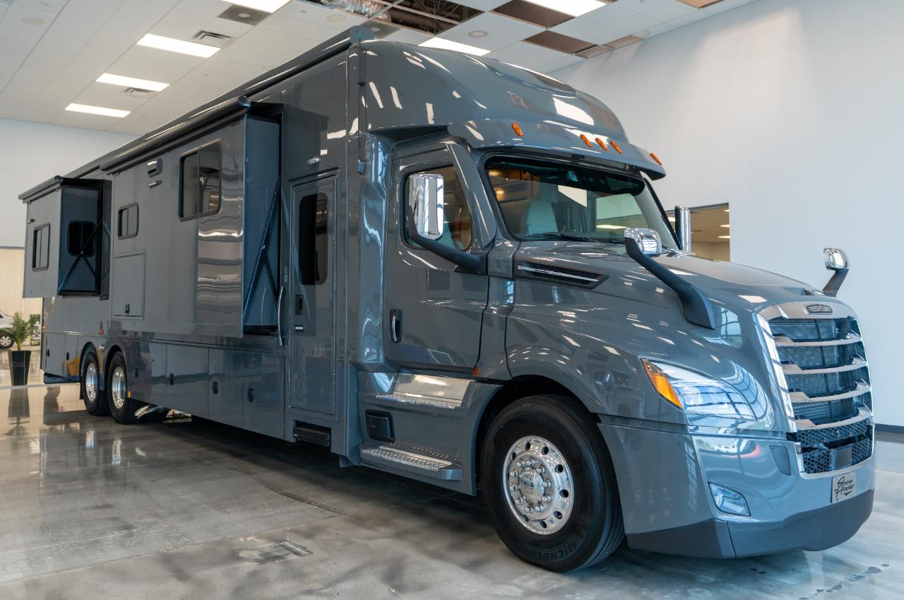Show Hauler Moterhome  2024