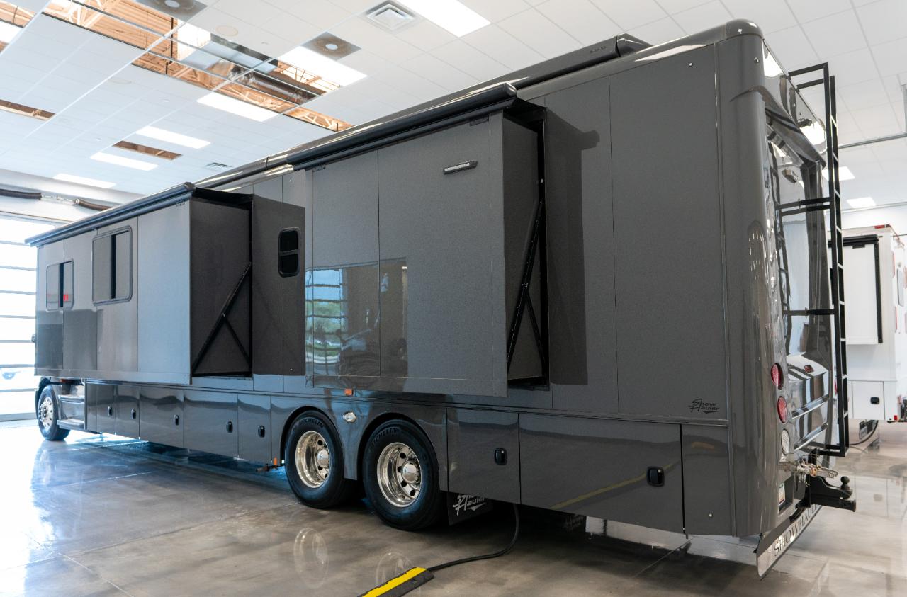 Show Hauler Moterhome  2024