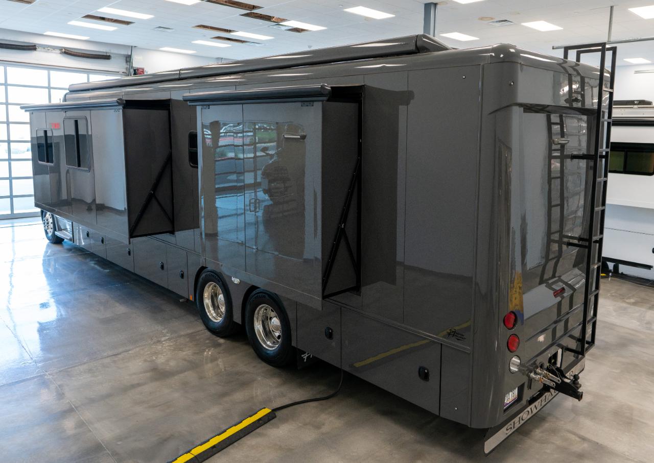 Show Hauler Moterhome  2024